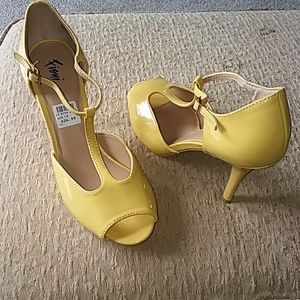 Fioni Yellow T Strap Heals